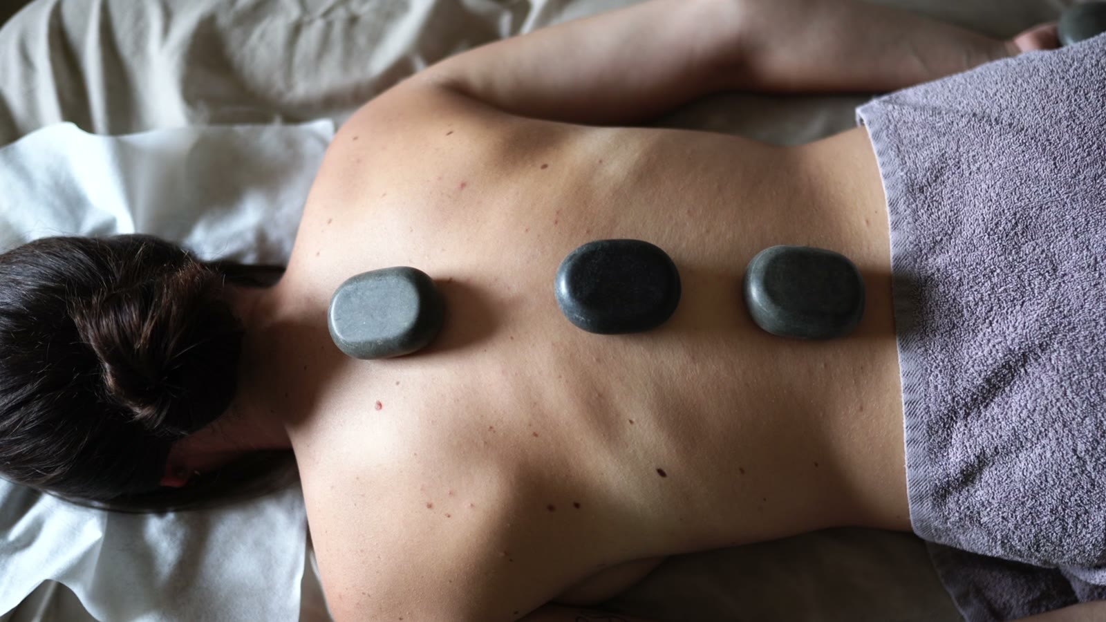 Hot-Stone-Massage für Hotelgäste im Naturhotel Reissenlehen